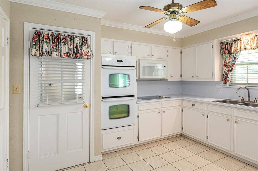 11608 State Highway 19 N, Athens, TX 75752 Open kitchen with double ovens