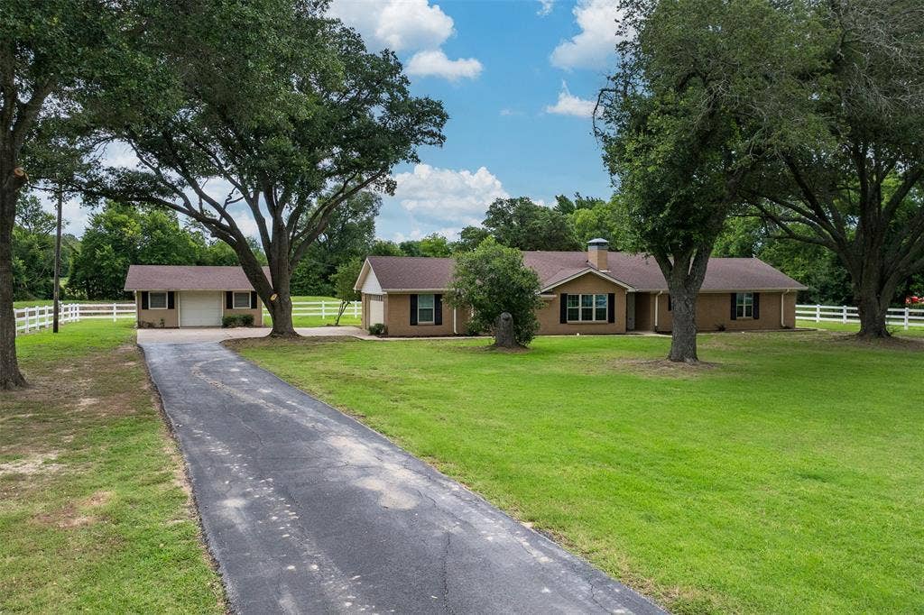 11608 State Highway 19 N, Athens, TX 75752 Front of home with 2nd garage