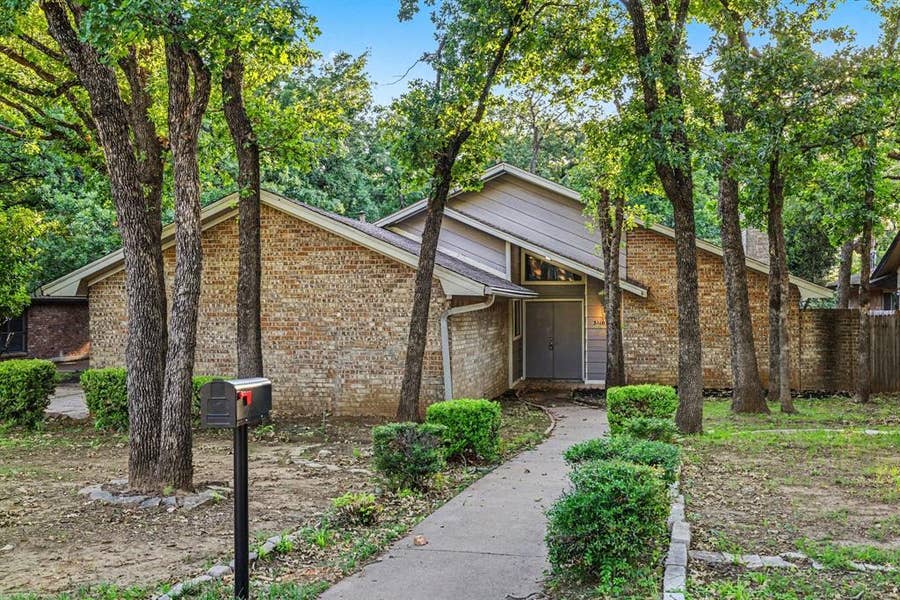 Property photo for 5110 River Ridge Road, Arlington, TX