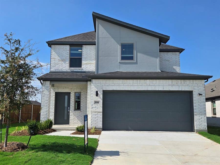 Property photo for 916 Lost Holly Lane, Lavon, TX