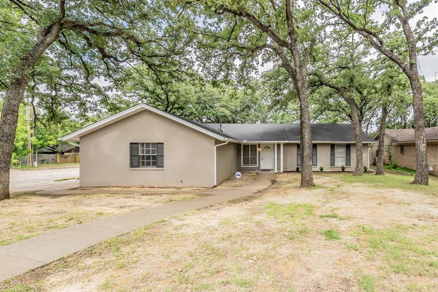 Property photo for 1412 Oxford Street, Arlington, TX
