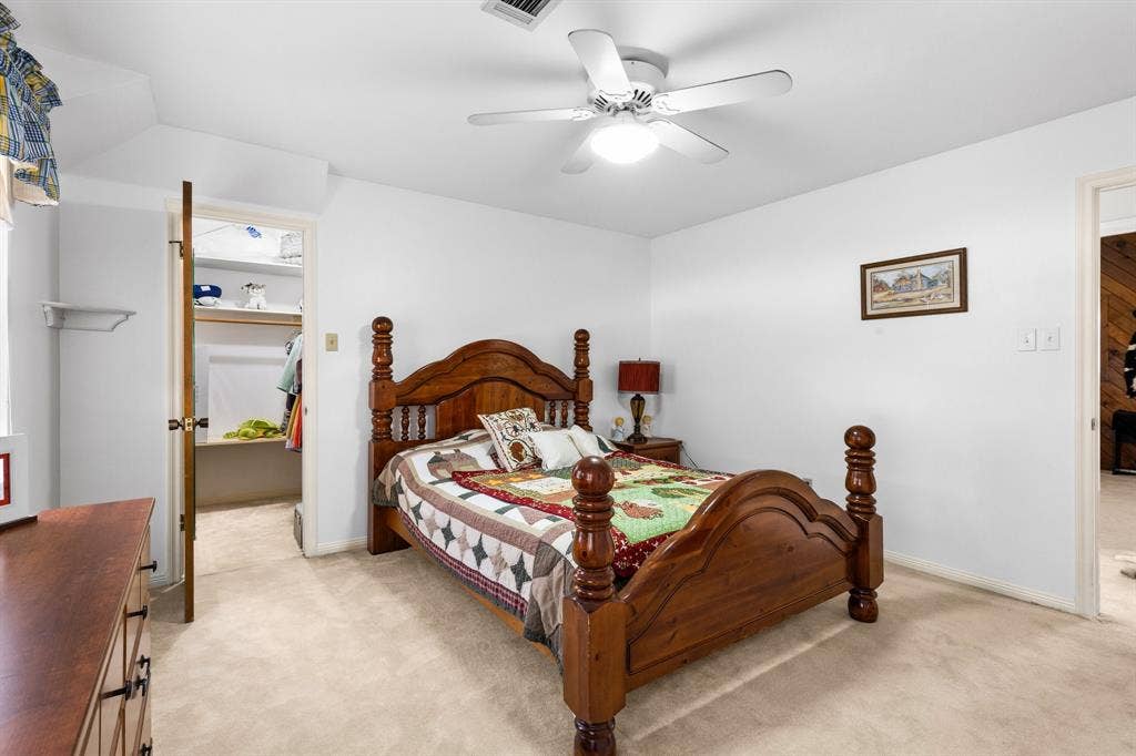 5602 Fountainbridge Ln, Houston, TX 77069 Secondary bdrm #2, w/ ensuite bath!