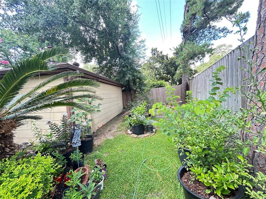 5602 Fountainbridge Ln, Houston, TX 77069 Behind garage