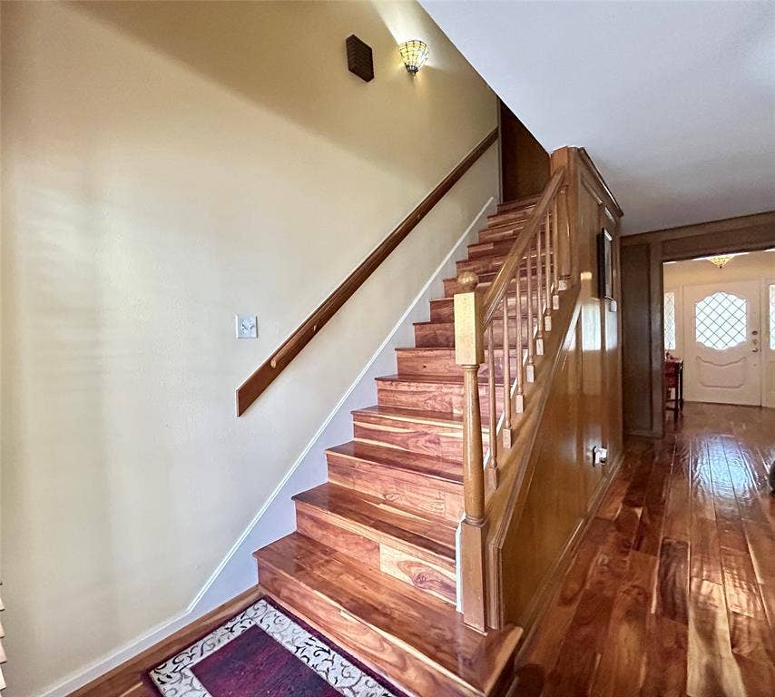 5602 Fountainbridge Ln, Houston, TX 77069 Mahogony wood staircase!