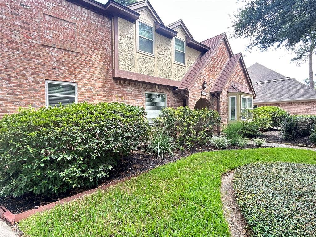5602 Fountainbridge Ln, Houston, TX 77069 ...is waiting for you!