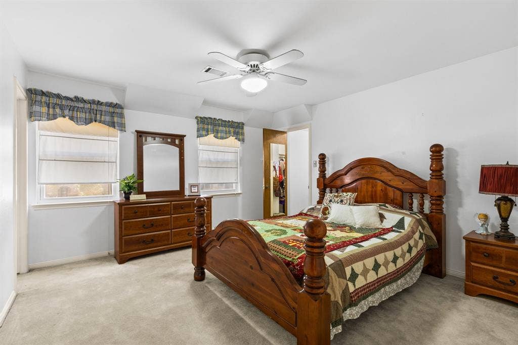 5602 Fountainbridge Ln, Houston, TX 77069 All bedrooms are large and have WI closests!