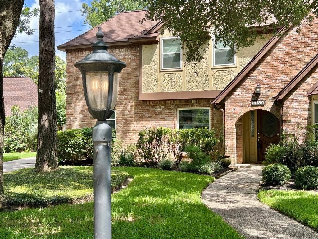 5602 Fountainbridge Ln, Houston, TX 77069 Welcome! Lush landscaping, front and back, well-maintained, non-smoking, with double-paned windows and new-ish roof (2023)! Lamp has been converted to electric.
