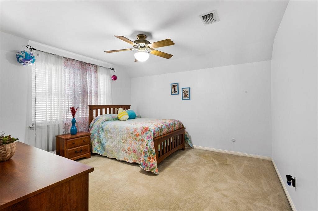 5602 Fountainbridge Ln, Houston, TX 77069 Secondary bdrm at top of stairs