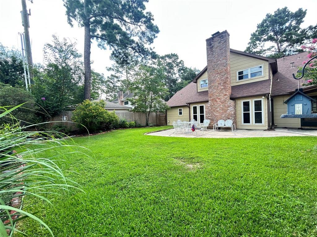 5602 Fountainbridge Ln, Houston, TX 77069 Nice backyard retreat...