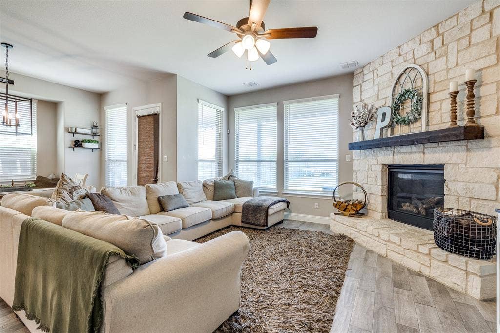 672 Harris Ridge Drive, Arlington, TX 76002