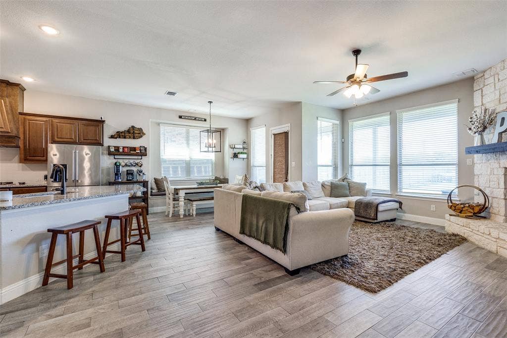 672 Harris Ridge Drive, Arlington, TX 76002