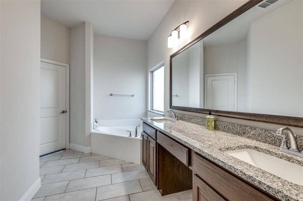 672 Harris Ridge Drive, Arlington, TX 76002