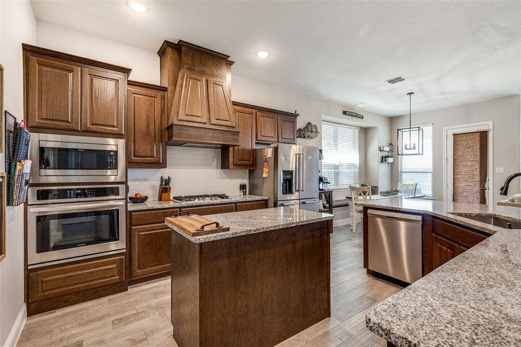 672 Harris Ridge Drive, Arlington, TX 76002