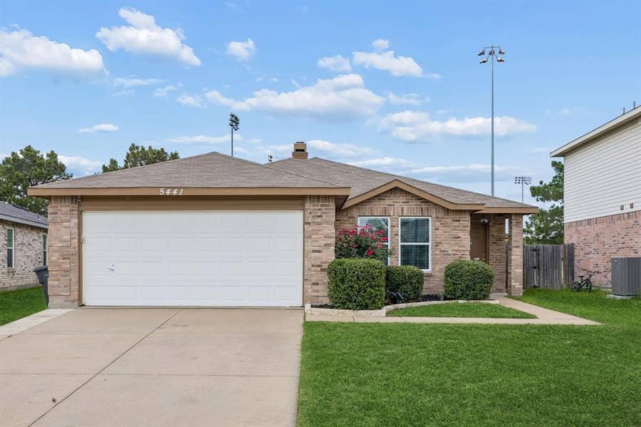 Property photo for 5441 Camarillo Drive, Fort Worth, TX