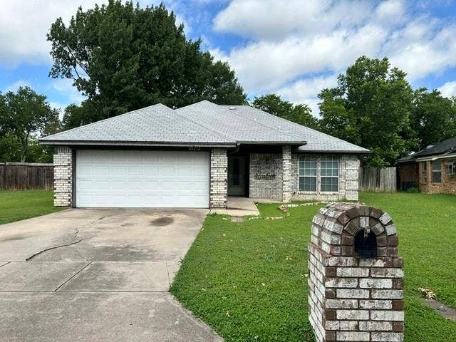 Property photo for 10212 Little Fox Court, Fort Worth, TX