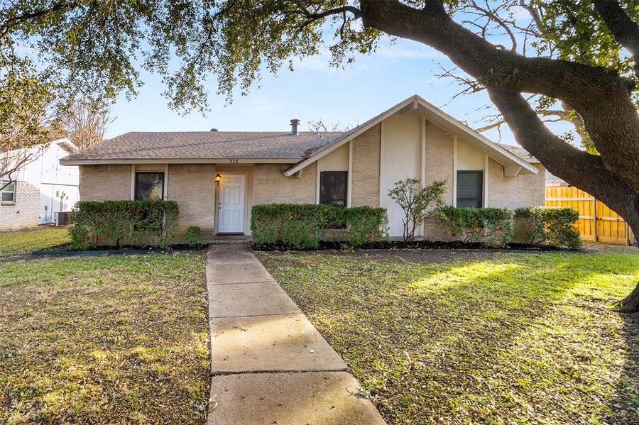 Property photo for 928 Overdowns Drive, Plano, TX