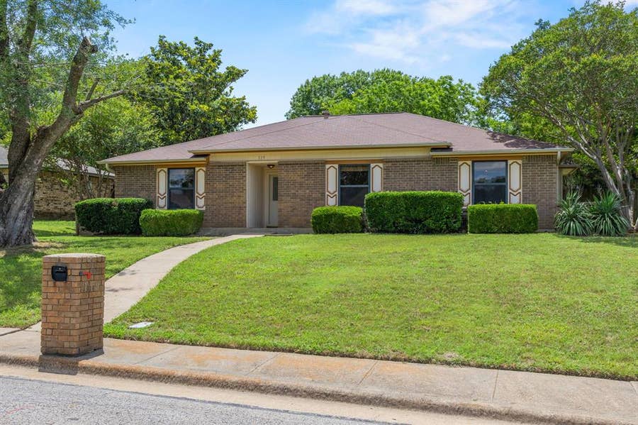 Property photo for 119 N Beltwoods Drive, DeSoto, TX