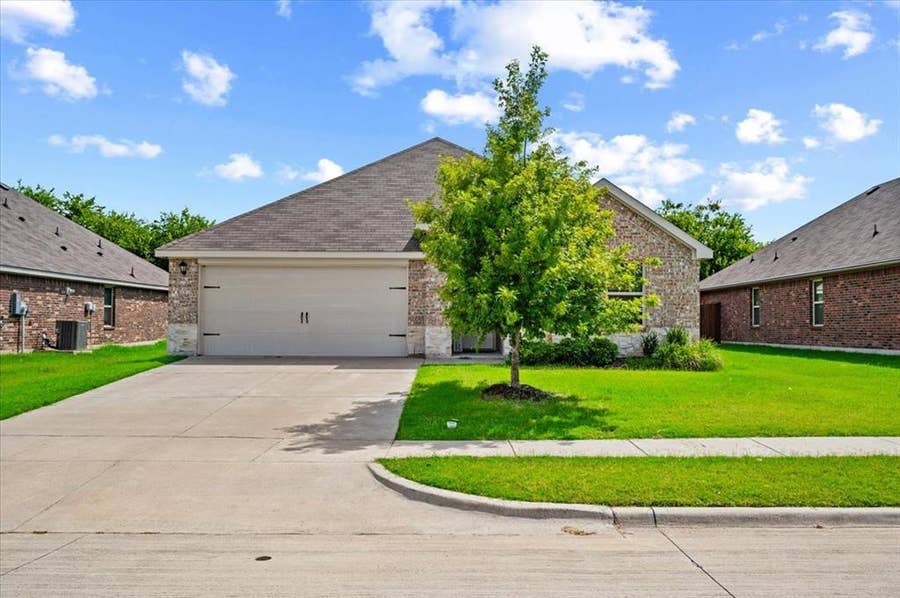 Property photo for 279 Thoroughbred Street, Waxahachie, TX