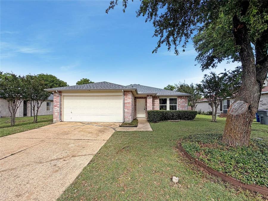 Property photo for 1729 Spinnaker Way, Wylie, TX