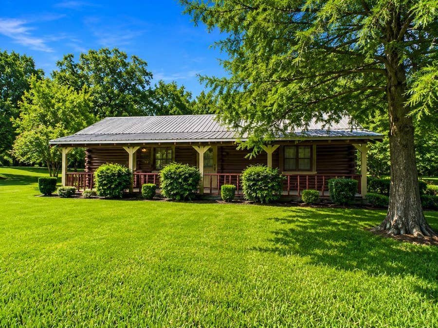 Property photo for 3221 Bandera Street, Athens, TX
