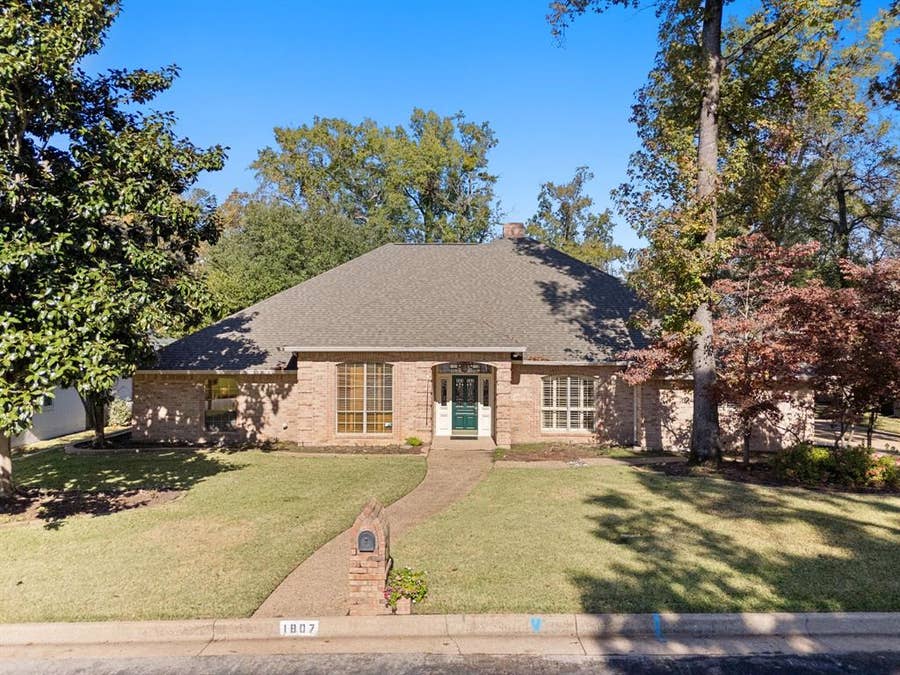 Property photo for 1807 Royal Oak Drive, Tyler, TX