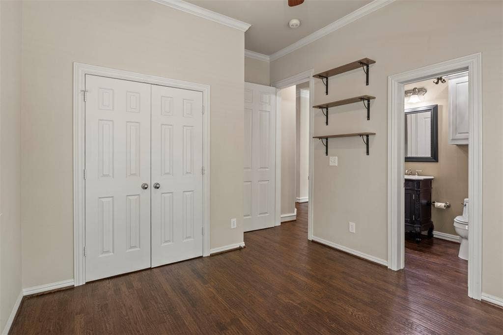 5812 Kingsbrook Drive, Plano, TX 75093 Main level guest bedroom with access to a full bath.