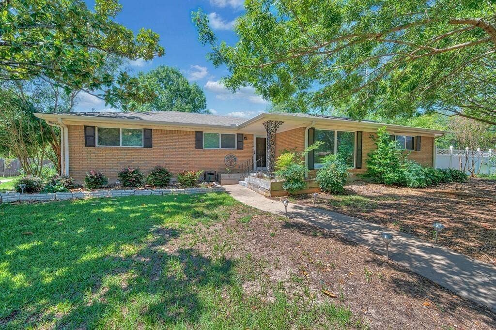 1732 Hilltop Drive, Waco, TX 76710 1732 Hilltop Drive, Waco, TX 76710