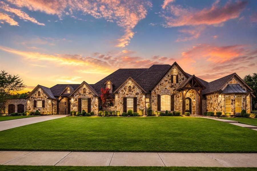 Property photo for 114 Yorkshire Drive, Heath, TX