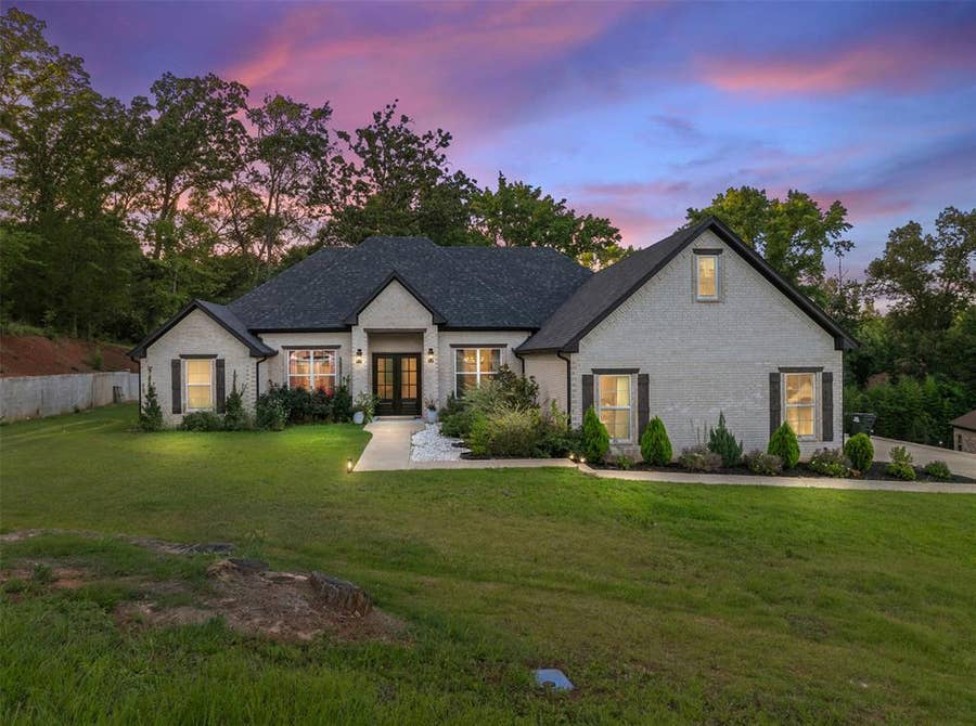 Property photo for 15883 Crazy Horse Drive, Lindale, TX