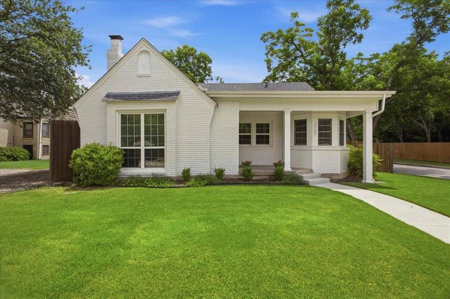 Property photo for 2721 Benbrook Boulevard, Fort Worth, TX