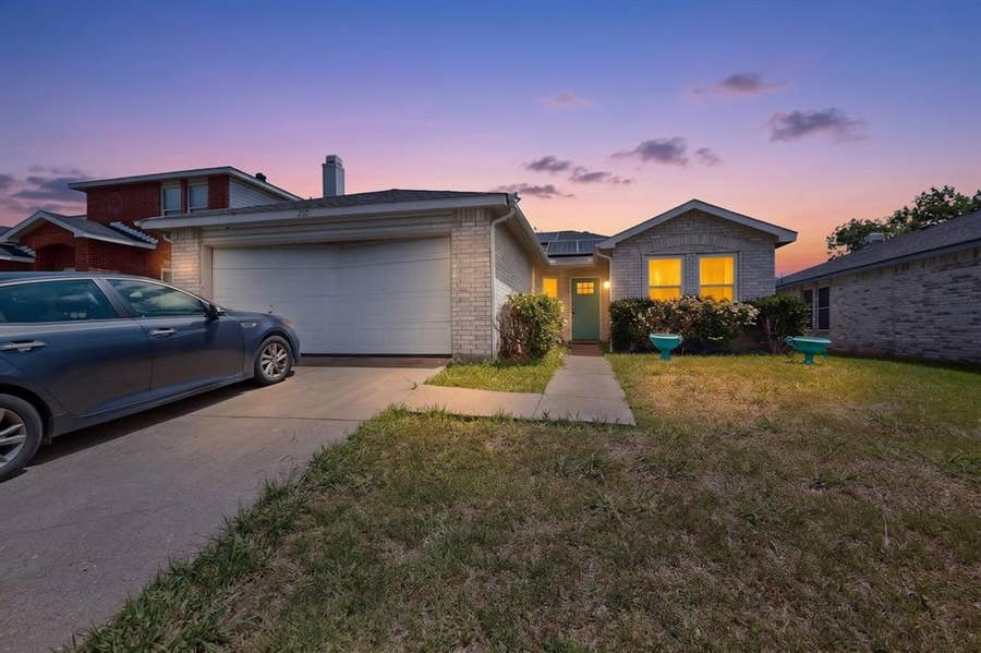 Property photo for 212 Crystalwood Drive, Mesquite, TX