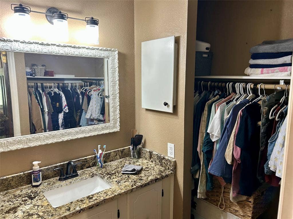 285 N Avenue B, Crawford, TX 76638 285 N Avenue B, Crawford, TX 76638