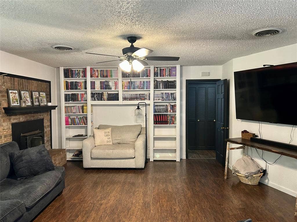 285 N Avenue B, Crawford, TX 76638 285 N Avenue B, Crawford, TX 76638