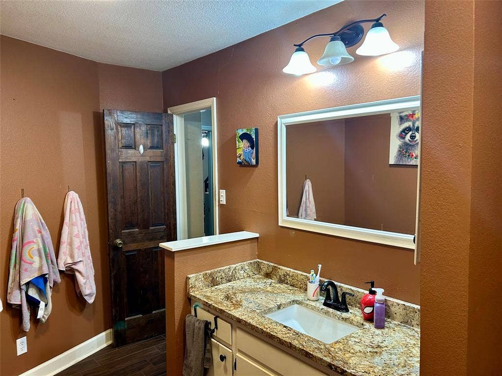 285 N Avenue B, Crawford, TX 76638 285 N Avenue B, Crawford, TX 76638