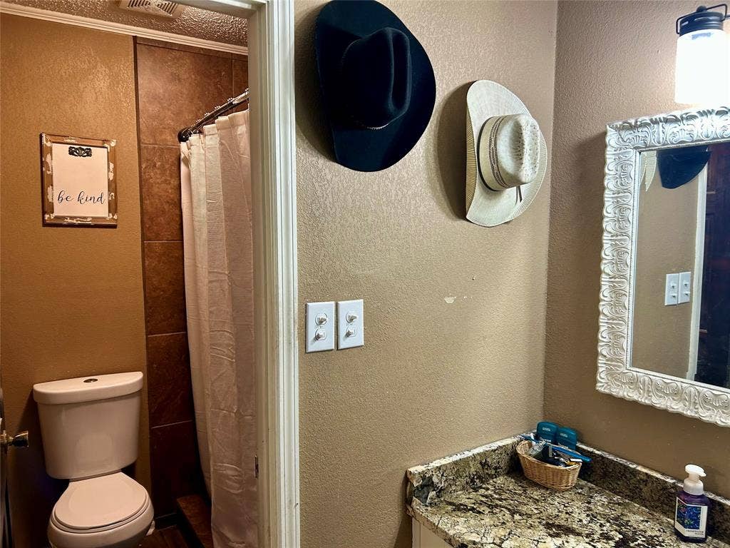 285 N Avenue B, Crawford, TX 76638 285 N Avenue B, Crawford, TX 76638