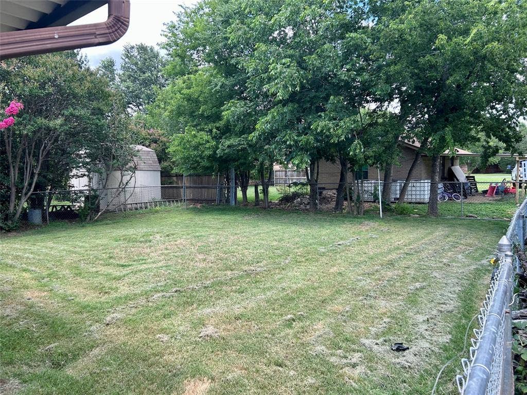 285 N Avenue B, Crawford, TX 76638 285 N Avenue B, Crawford, TX 76638