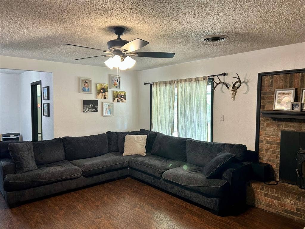 285 N Avenue B, Crawford, TX 76638 285 N Avenue B, Crawford, TX 76638