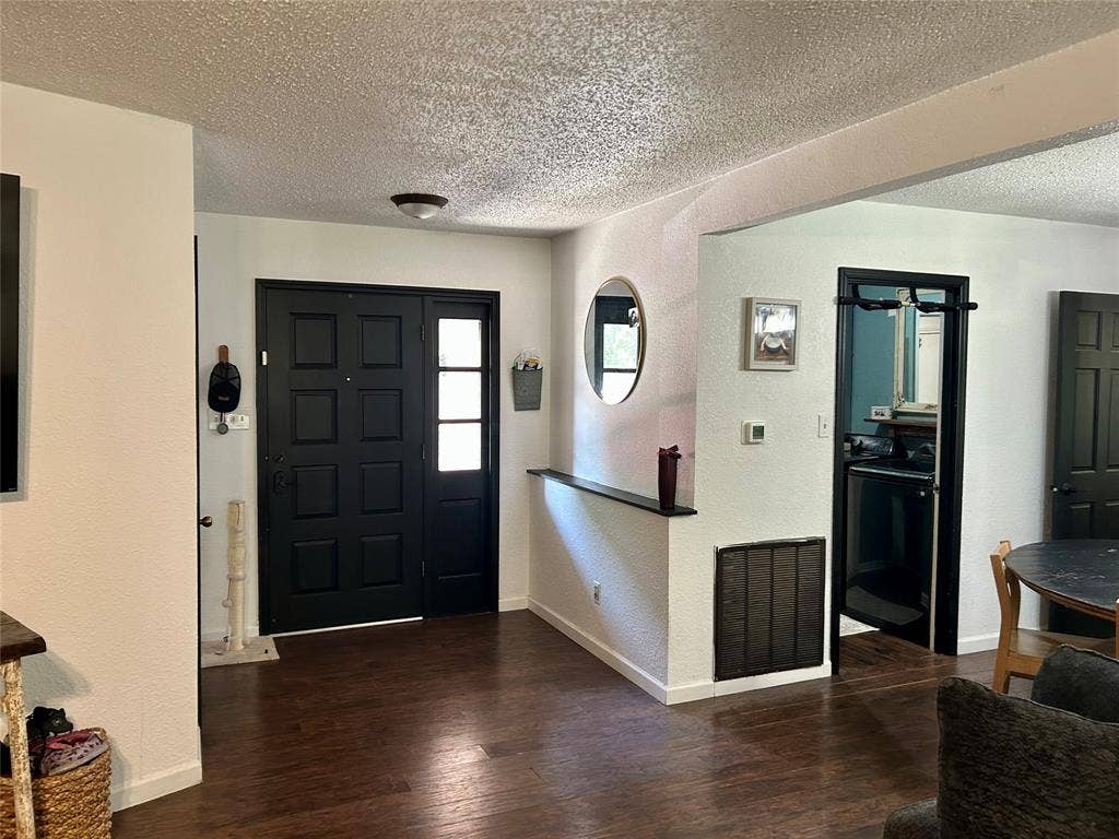 285 N Avenue B, Crawford, TX 76638 285 N Avenue B, Crawford, TX 76638