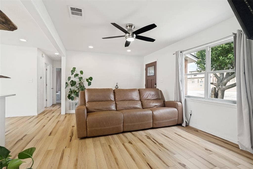 709 Charles Street, Weatherford, TX 76086 709 Charles Street, Weatherford, TX 76086