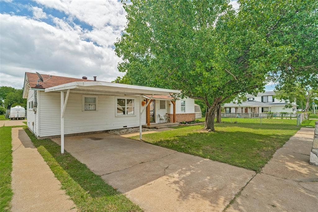 709 Charles Street, Weatherford, TX 76086 709 Charles Street, Weatherford, TX 76086
