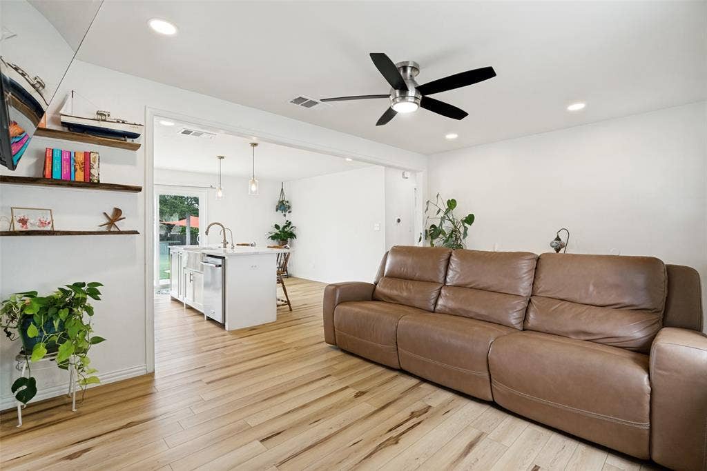 709 Charles Street, Weatherford, TX 76086 709 Charles Street, Weatherford, TX 76086