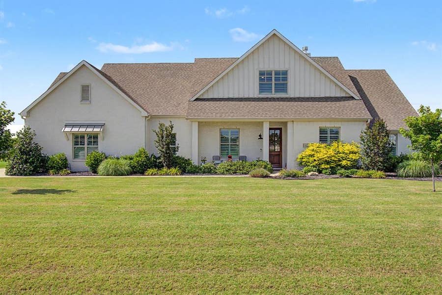 Property photo for 1401 Oliver Creek Lane, Justin, TX