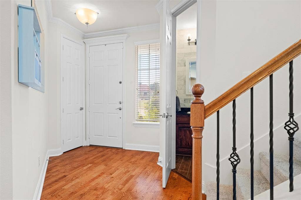 4424 Honfleur Court, Irving, TX 75038 Foyer entrance featuring a handy coat closet and a half bath.