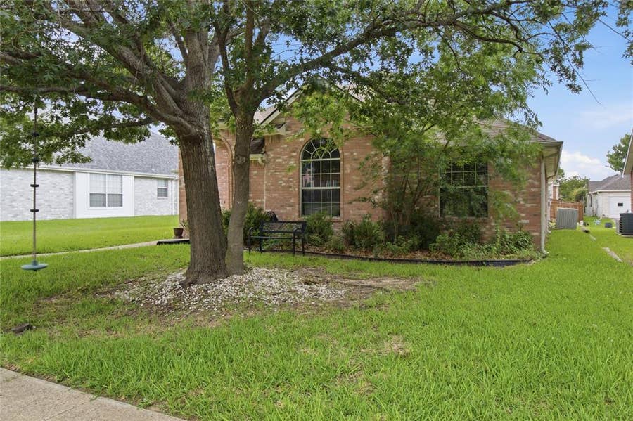 Property photo for 911 SUMNER Drive, Mesquite, TX