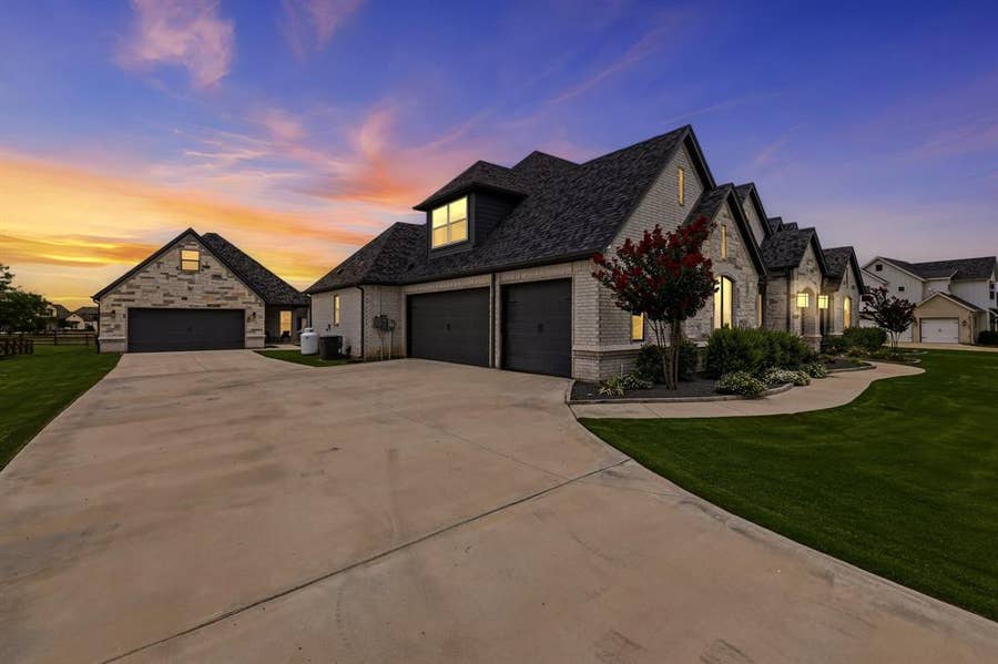 Property photo for 3101 Stardust Lane, Northlake, TX