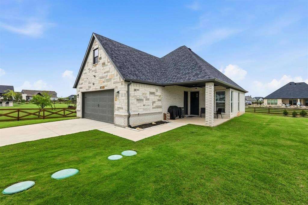 Detached Guest Home with 2-car garage