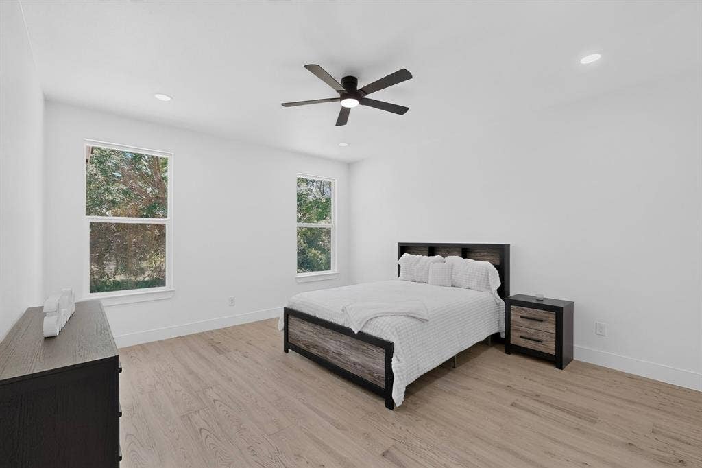 343 SCHOONER Road, Gun Barrel City, TX 75156 Bright interior space featuring light wood-finish flooring