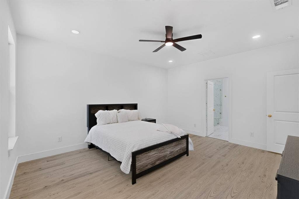 343 SCHOONER Road, Gun Barrel City, TX 75156 Bedroom featuring light wood-finish flooring, recessed lighting, and a dark-toned ceiling fan