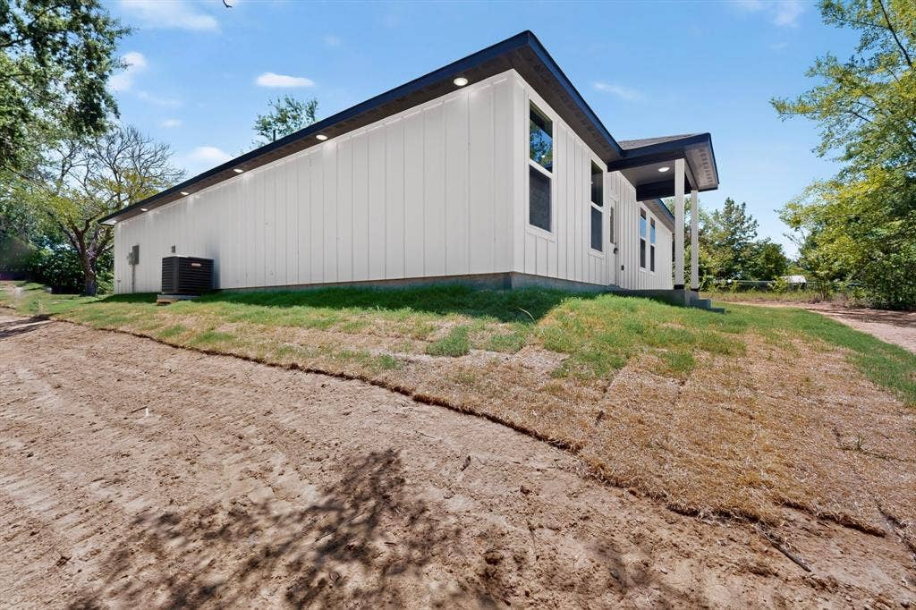 343 SCHOONER Road, Gun Barrel City, TX 75156 Modern exterior featuring white vertical siding and dark trim