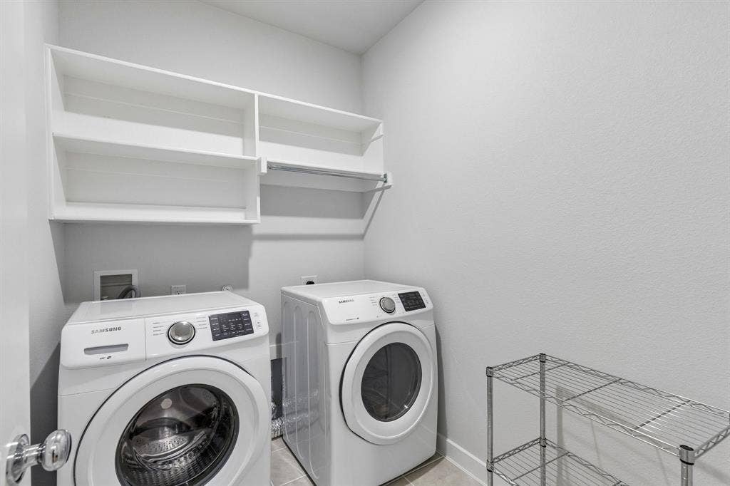 917 Breezy Street, Princeton, TX 75407 Laundry room